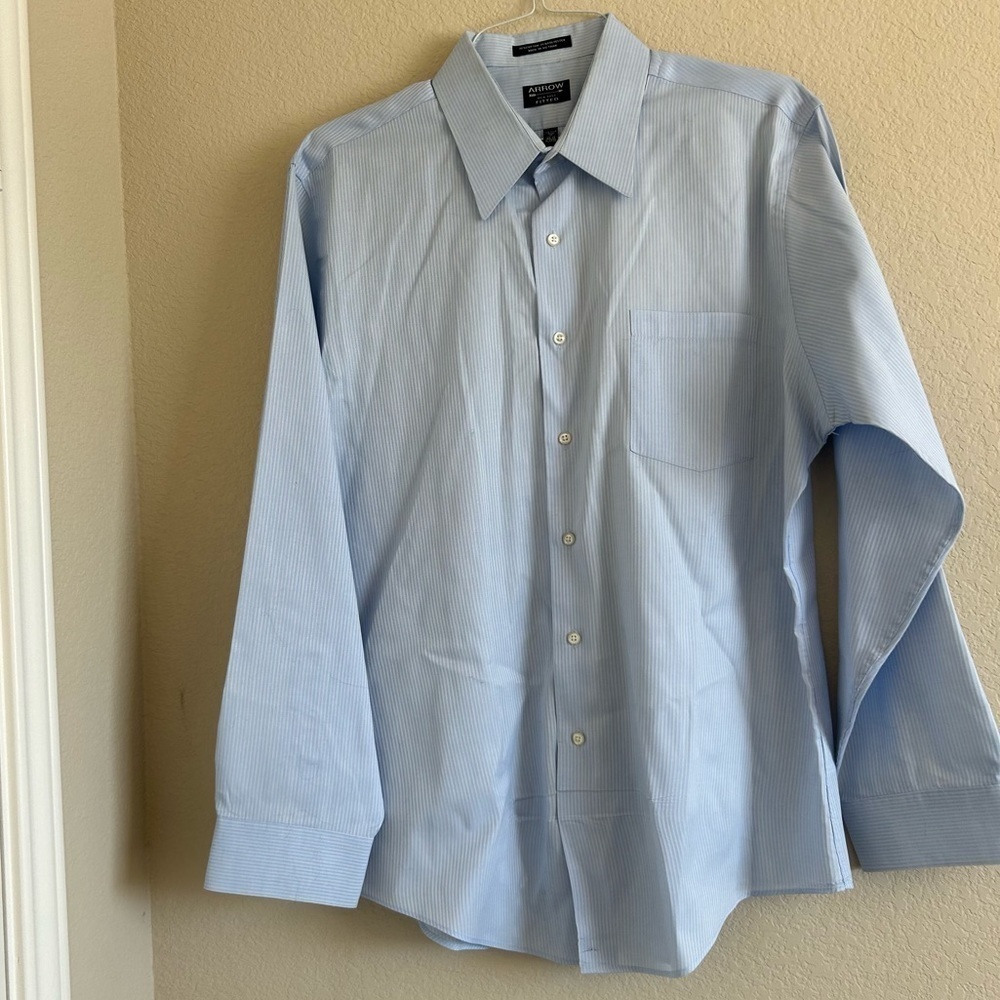 𝅺ARROW fitted blue button down